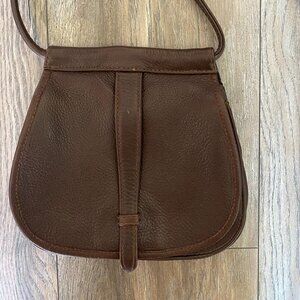 liz claiborne leather co crossbody bag 7" x 7"